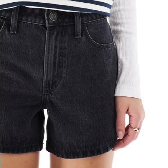 Hollister Pants - Hollister High Rise 5” Relaxed Short